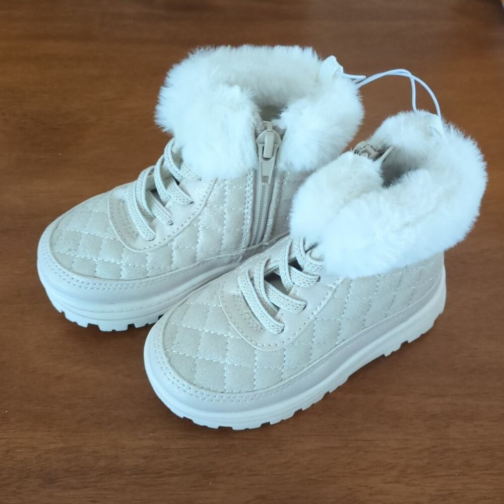 Carter's girls little kids - toddler -  Faux Fur Boots size 6 New with tags